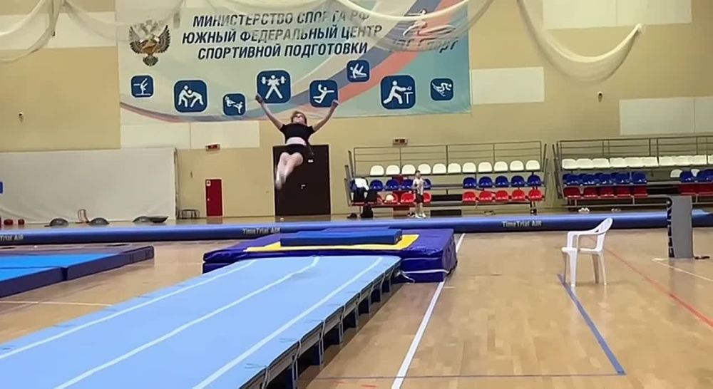 Спортсмены Запорожской области находятся на учебно-тренировочных мероприятиях в г. Сочи по прыжкам на батуте!