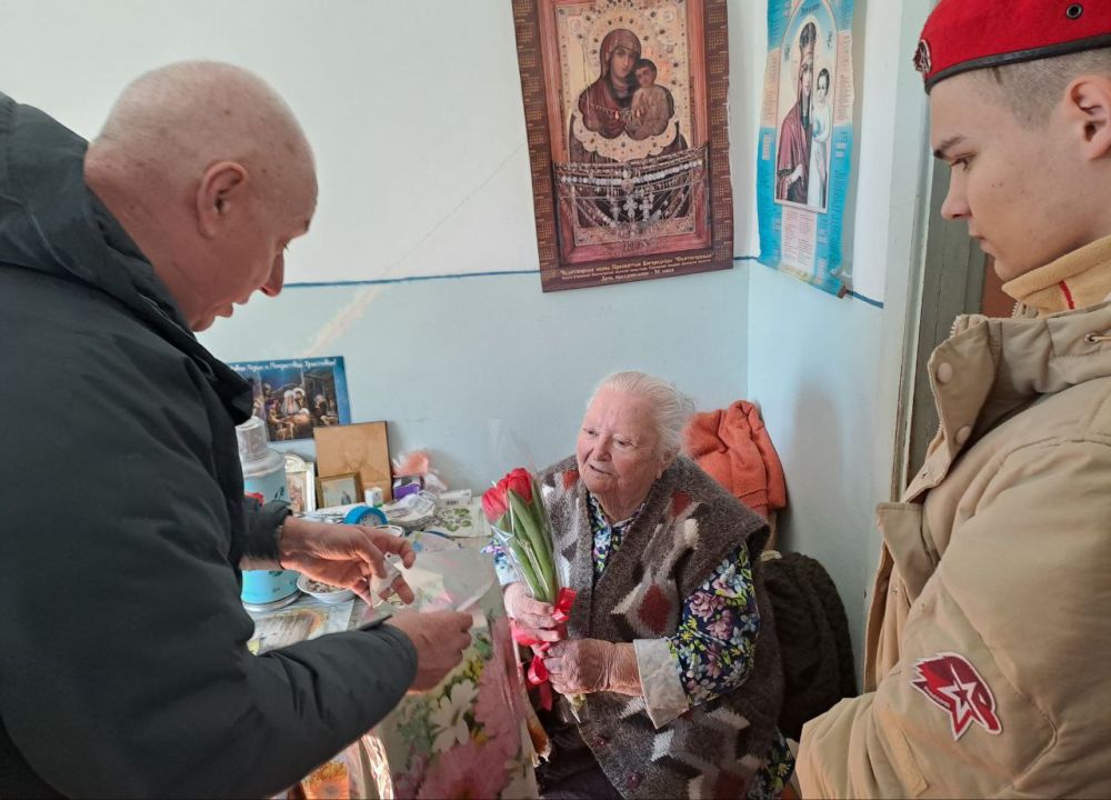 В канун Международного женского дня в Бердянске поздравили женщин-ветеранов Великой Отечественной