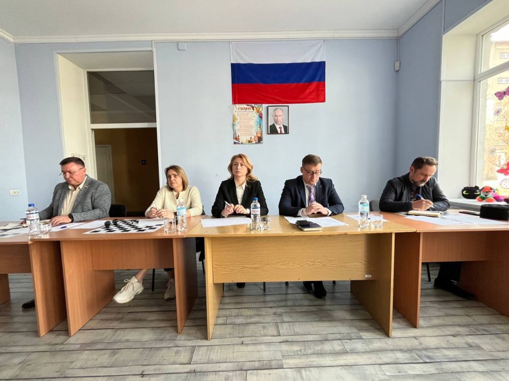 11.03.2025г., состоялась расширенная встреча главы Акимовского муниципального округа Александра Трудоношина с жителями пгт Акимовка с участием заместителя Председателя ЗаксСобрания Запорожской области Ангелины Ярчук...