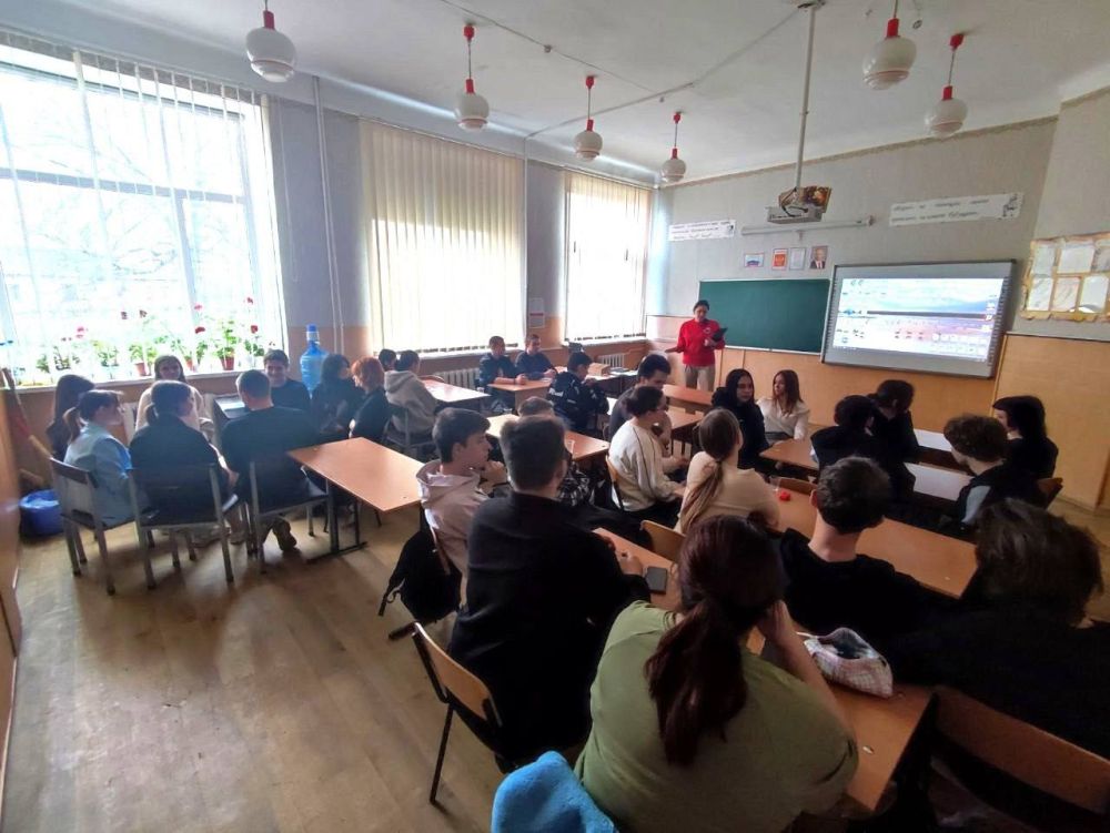 Согласно плану мероприятий по развитию правовой культуры и электоральной активности избирателей среди молодежи председатель территориальной избирательной комиссии №16 для учащихся старших классов школы №1 г....