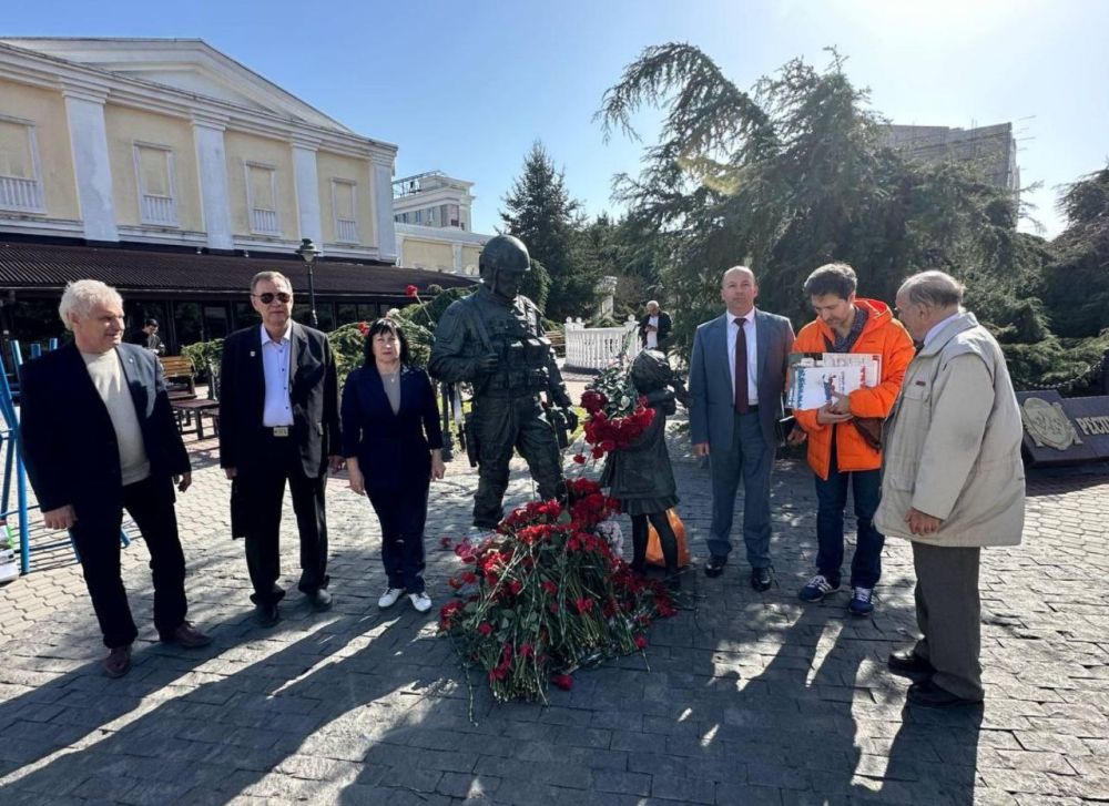 Представители профсоюзов России СОЦПРОФ отметили День воссоединения Крыма с Россией в Крыму и Севастополе