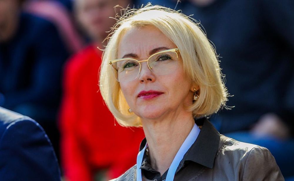 Новая элита: пройдя специальную кадровую подготовку, женщины отправляются руководить российскими регионами !