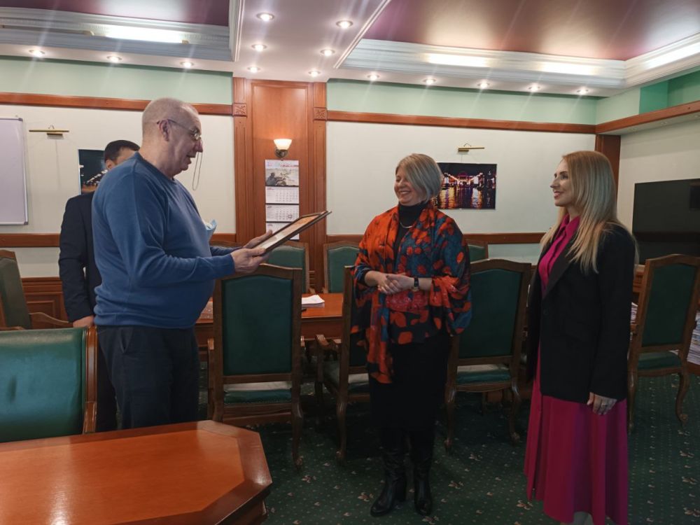 Журналистку, автора и исполнительницу патриотических песен Юлию Ваченкову отметили Почетной грамотой Главы Бердянска