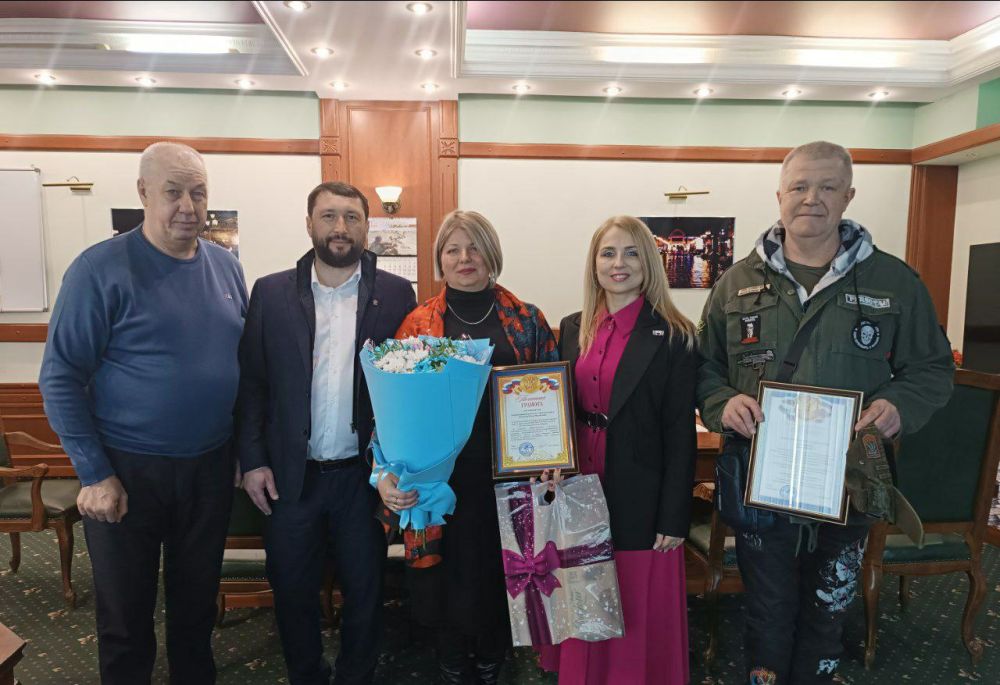 Анна Хорошун: Юлию Ваченкову, журналистку, автора и исполнительницу патриотических песен, отметили Почетной грамотой Главы Бердянска