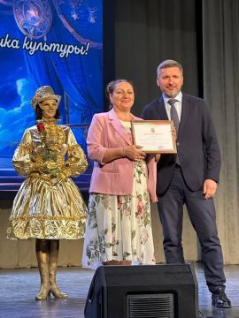 В Мелитопольском Дворце культуры железнодорожников прошло знаковое событие — чествование лучших работников сферы культуры Запорожской области
