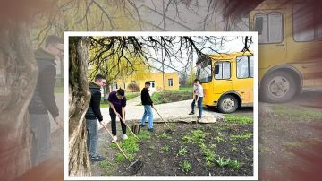 В преддверии наступающих праздников в посёлке Пришиб подведомственные организации приступили к наведению порядка на прилегающей территории