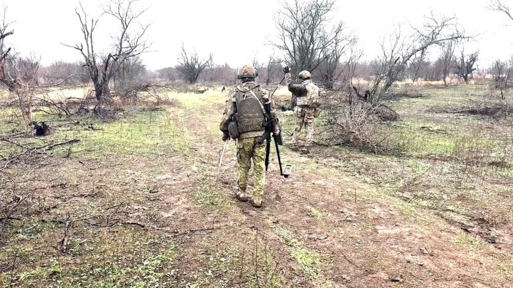 Саперы показали, как уничтожают иностранные мины ВСУ в Запорожской области