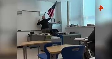 "Мы все любим Россию!": учитель в США спел на уроке российский гимн и стал звездой в TikTok