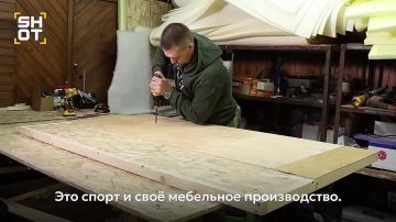 Герой СВО, потерявший ногу, открыл свой мебельный цех и возглавил волейбольную команду