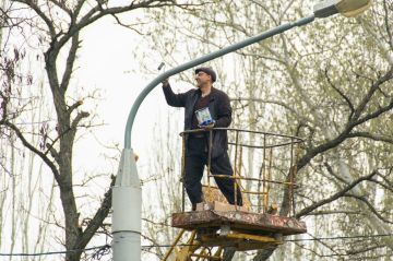 Коммунальные службы города продолжают работы по благоустройству города