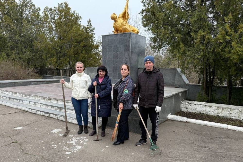 В городе Бердянске судьи и сотрудники Пологовского межрайонного суда Запорожской области провели субботник в честь празднования 80-й годовщины Победы в Великой Отечественной войне