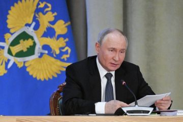 Президент России Владимир Путин 7 апреля подписал закон об электронном документообороте и дистанционном участии в рассмотрении дел об административных правонарушениях