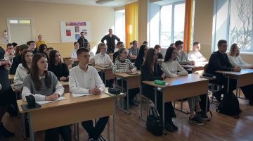 08.04.25г. в ГБУ ОО ЗО "СОШ 4" г. Мелитополь состоялся открытый "Урок цифры" от Росатома на тему "Квантовые вычисления и материалы будущего" в рамках всероссийского образовательного проекта "Урок цифры"