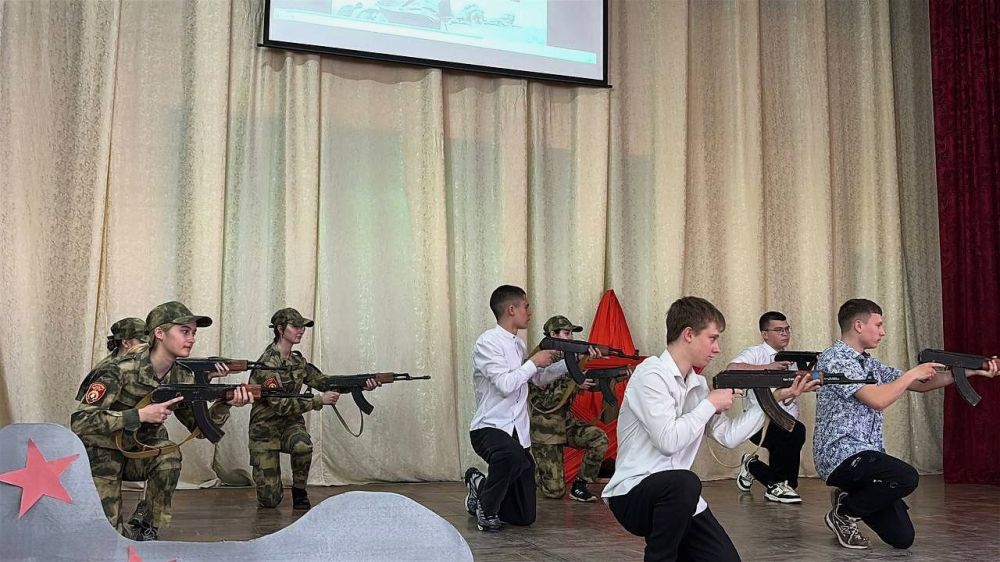 8 апреля 2025 г. на базе ГБУ ОО ЗО «Средняя общеобразовательная школа №11» г. Бердянск Министерство образования и науки Запорожской области во взаимодействии с депутатами Законодательного собрания провели второй зональный...