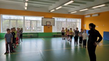 Квест-игра "Будь здоров". В энергодарской школе №2 прошло спортивное мероприятие квест-игра "Будь здоров", где были организованы увлекательные спортивные эстафеты