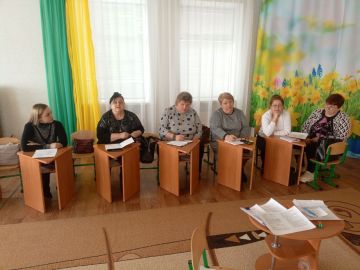 На базе ГБУ ДОО ЗО "Весёловский детский сад №32"Сказка" прошло очередное заседание Совета заведующих м.о.Весёловский. На заседании были рассмотрены актуальные вопросы административного,методического и организационного...