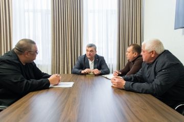 Сергей Золотарёв: Провёл рабочую встречу с председателем правления АО "Мелитопольский мясокомбинат" Максимом Сергеевичем Ивановым