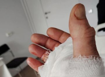 Глава Энергодара поблагодарил врачей за операцию на руке
