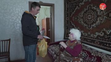 Заместитель председателя Приморского окружного Совета депутатов поздравил с юбилеем (95 лет) участника ВОВ — Мухомедзянову Анастасию Петровну и передал ей персональное поздравление от Президента Российской Федерации