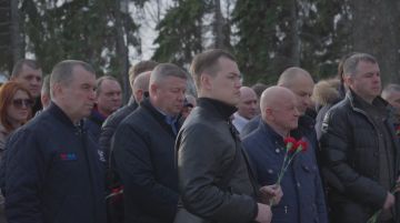Мы чтим отвагу всех воинов, участников сопротивления, подпольщиков, партизан