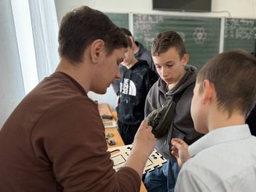 09.04.2025 стартовал подготовительный этап проекта «Умная теплица», который будет реализован на базе агрокласса Акимовской СОШ №27, при поддержке ГБУ РЦ ДО ЗО, в рамках проекта «Билет в будущее»