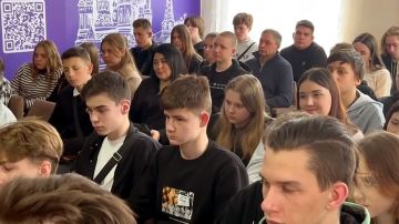 В преддверии 80-летия Победы в Великой Отечественной войне начальник отдела полиции ОМВД России "Васильевский" провёл урок мужества