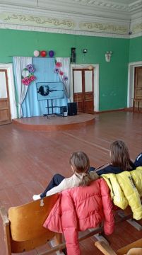 День космонавтики - это особенный праздник,который ежегодно в России отмечается 12 апреля