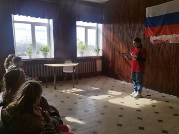 В преддверии дня космонавтики, активисты "ЮгМолодой" и "Волонтерская Рота", рассказали детям интересные факты о космосе