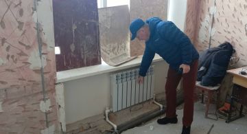 После совещания посмотрел, как проводятся ремонтные работы школы № 12 в Токмаке