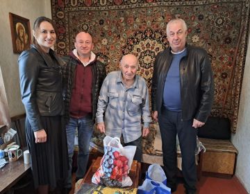 Представители администрации Бердянска поздравили ветерана с 99-летием