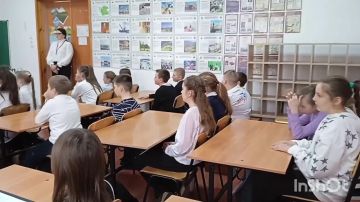 В "Вознесенской СОШ №4" 11 апреля прошла акция "Наши семейные книги памяти", организованная советником директора по воспитанию Анастасией Васильевной Кононенко и заместителем директора по воспитательной работе Викторией...