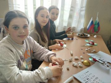 В преддверии Дня космонавтики в Новофилипповском ДК состоялся увлекательный мастер-класс " Космический корабль"