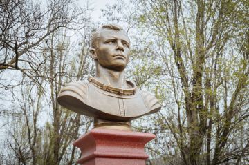 Сергей Золотарёв: Принял участие в торжественном открытии бюста Юрия Гагарина