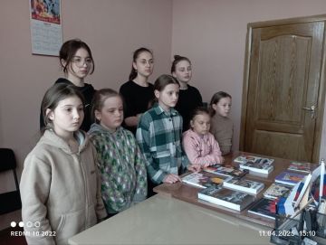 В Таврийском СДК состоялся информационный час "Ветер космических странствий" ко дню космонавтики