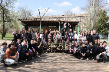 Военнослужащие 1429 гвардейского мотострелкового полка выступили с концертом перед учениками подшефной школы партии СРЗП ГБУ ОО ЗО «СОШ 24 им. участника СВО Твердого И.В.» в Мелитополе