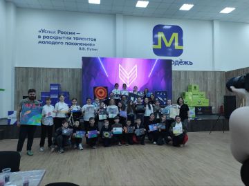Мастер-класс по живописи "Рисую космос" посетили ученики 5-6 классов ГБУ ОО ЗО "Константиновская СОШ№3" г.о. Мелитополь в Министерстве по молодежной политике Запорожской области благодаря инициативе активистов "Юг молодой"