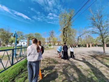 17 апреля в Терпеньевской школе №13 был проведен субботник "Памятные места"