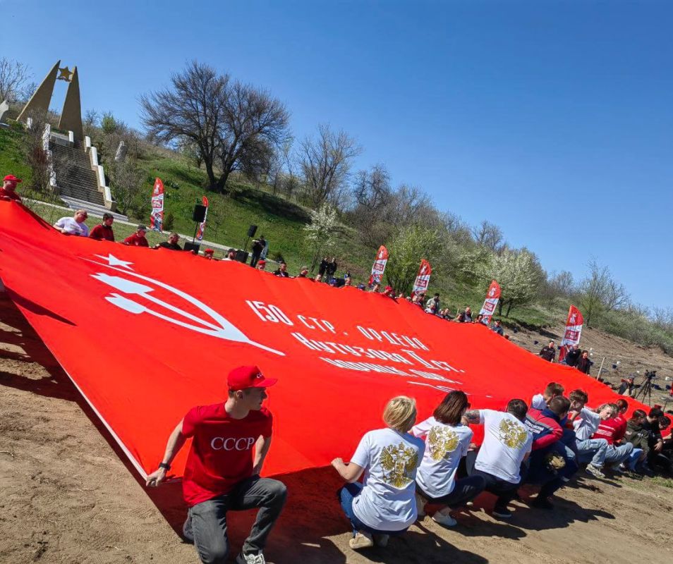 Вчера, в рамках всероссийской акции «Мы за чистоту» состоялась масштабная высадка «Рощи Героев» на Мемориальном комплексе воинам-освободителям на линии «Вотан»