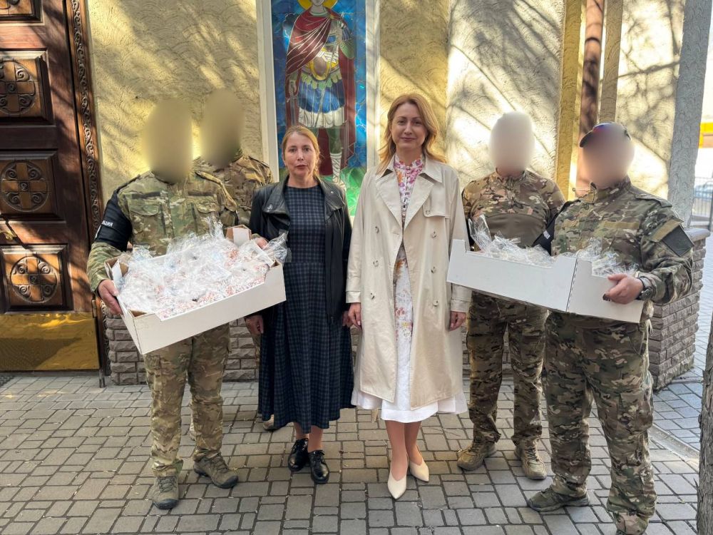 Ангелина Ярчук: В преддверии Пасхи мы, депутаты Законодательного Собрания Запорожской области, участницы «Женского движения Единой России», по доброй традиции передали пасхальные куличи тем, кто особенно нуждается в тепле и...