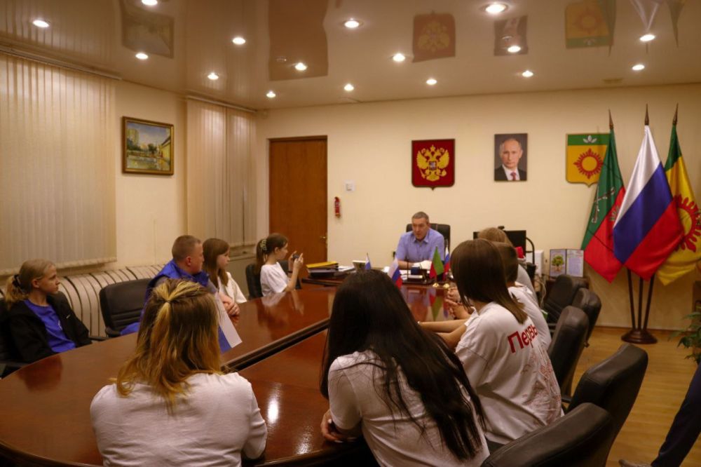 Максим Пухов: Накануне Дня местного самоуправления, который мы отмечаем 21 апреля, пообщался с активистами Движения Первых, их наставниками и ребятами из нашего города