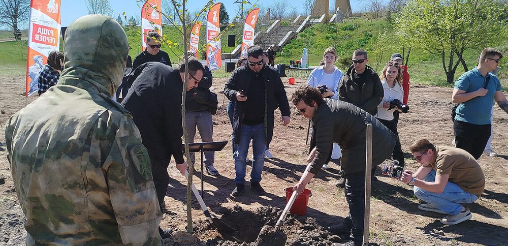 Офицеры Росгвардии поучаствовали в высаживании «Рощи Героев»