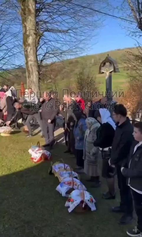 Представитель николаевского подполья Сергей Лебедев заявил, что во многих городах Украины возле церквей в пасхальные дни дежурили сотрудники ТЦК