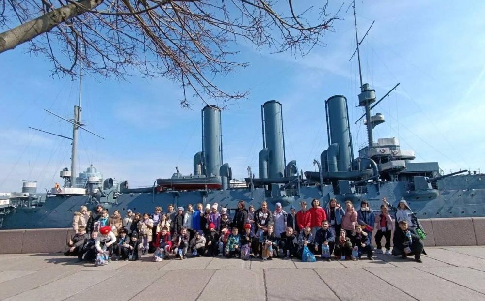 Более 660 школьников из новых регионов посетили Санкт-Петербург по программе "Культурная карта 4+85"