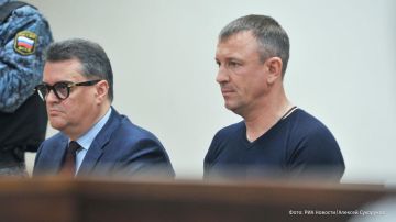 Суд приговорил генерал-майора Ивана Попова к пяти годам колонии, передает корреспондент РЕН ТВ из зала суда