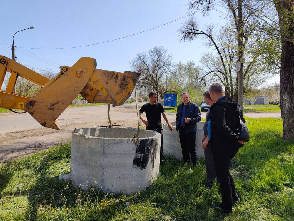 Посетил основные строительные площадки в Токмаке и Пологах - объекты коммунальной инфраструктуры, жилья и образования - и провел совещание о ходе реализации проектов