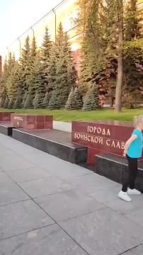 Но есть и хорошие новости. У стен Кремля в списке городов воинской славы появились города Мариуполь и Мелитополь