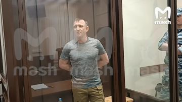 "Помни, маяк – это ты". Сегодня генерала Попова осудили на 5 лет, в отправке его на СВО было отказано