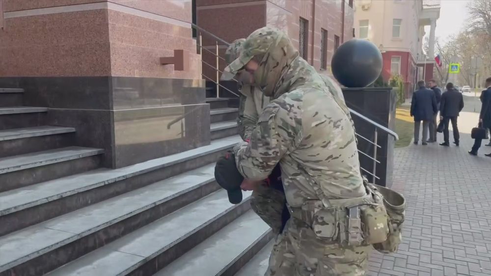 ФСБ России задержан гражданин РФ подозреваемый в сотрудничестве со спецслужбами Украины
