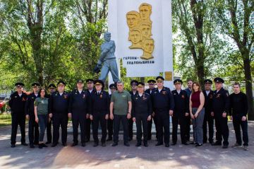 В Мелитополе прошла Акция "Сад Памяти" у мемориала Героям-подпольщикам