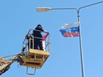 В Кирилловке произвели замену флагов